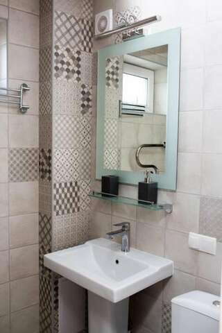 Гостевой дом Пани Яроцька Евпатория Улучшенный трехместный номер-6