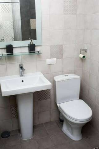 Гостевой дом Пани Яроцька Евпатория Улучшенный трехместный номер-8